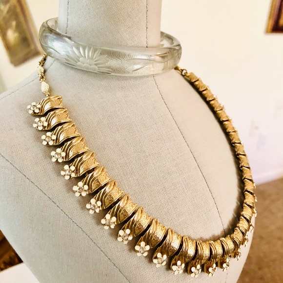 Vintage Jewelry Lot Lucite Bracelet & Flower Necklace - Picture 2 of 16